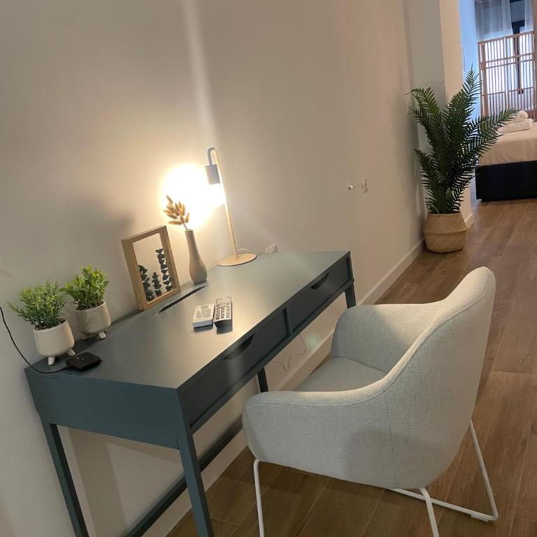 Travel Habitat Mediterranean Suites - Family Studio - 5