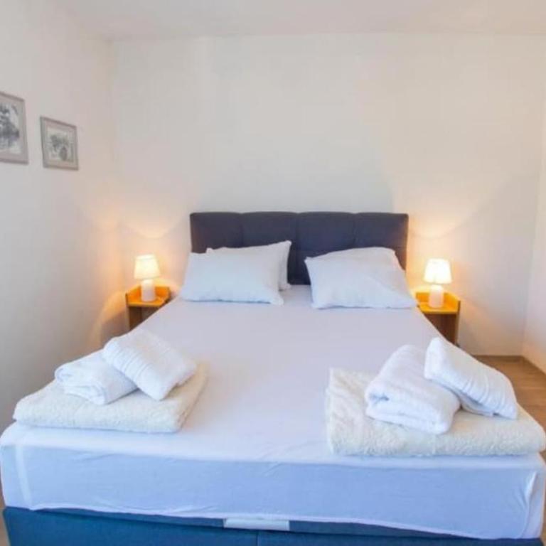 Francis First - One-Bedroom Apartment - 5