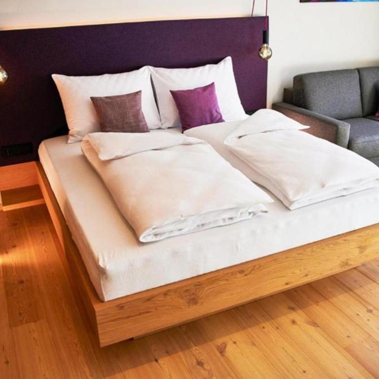 Wellness und Brunch Hotel MorgenZeit beheizter Naturteich Genuss Frühstück bis 13 Uhr Hochkönig Sommercard - Deluxe Doppelzimmer mit Terrasse - 6