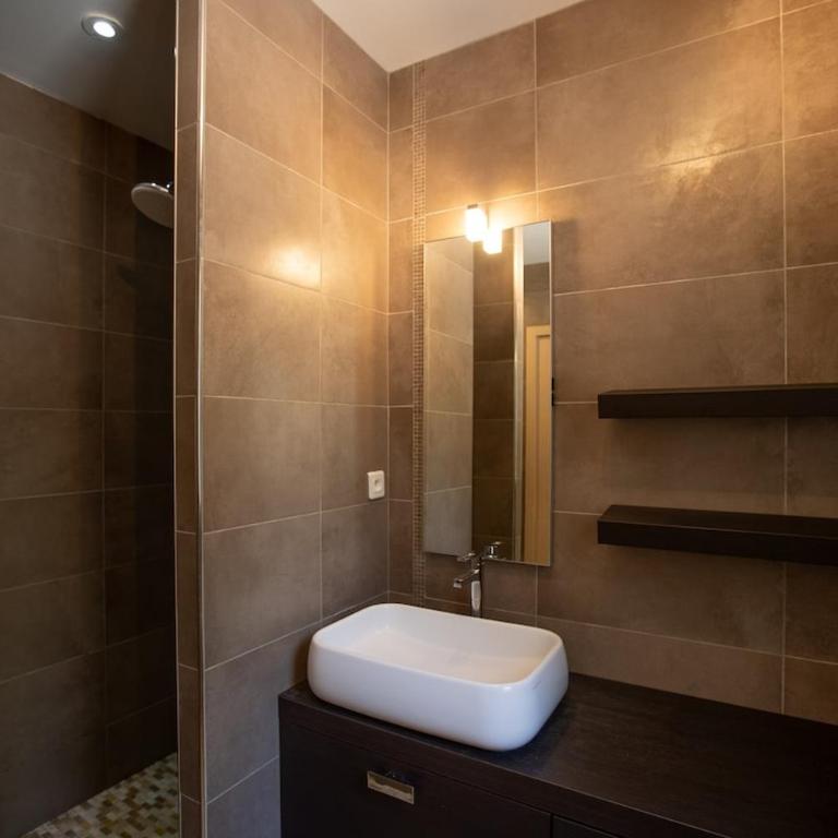 Charmante villa avec piscine proche ville et plage - Villa 1 Chambre - 6