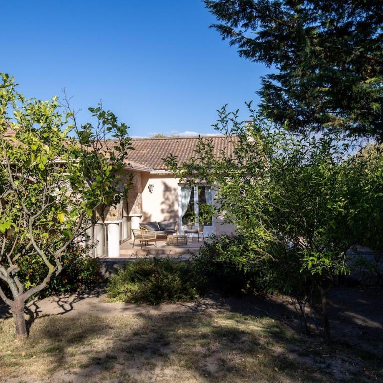 Charmante villa avec piscine proche ville et plage - Villa 1 Chambre - 12