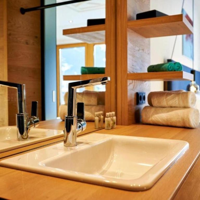 Wellness und Brunch Hotel MorgenZeit beheizter Naturteich Genuss Frühstück bis 13 Uhr Hochkönig Sommercard - Deluxe Doppelzimmer mit Gartenblick - 6