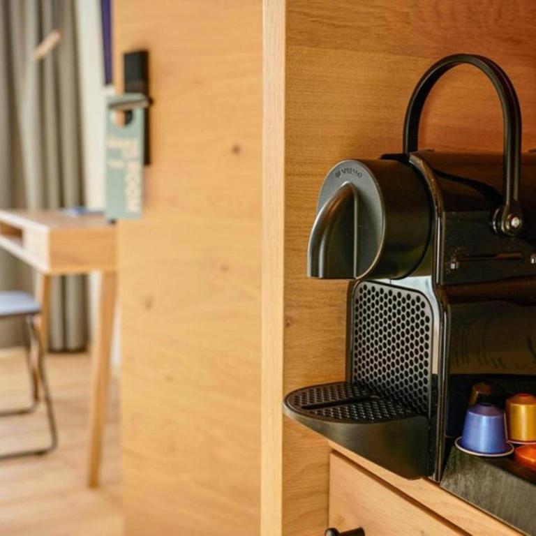 Wellness und Brunch Hotel MorgenZeit beheizter Naturteich Genuss Frühstück bis 13 Uhr Hochkönig Sommercard - Deluxe Doppelzimmer mit Gartenblick - 8
