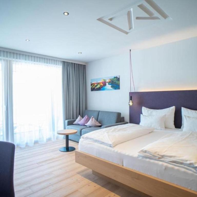 Wellness und Brunch Hotel MorgenZeit beheizter Naturteich Genuss Frühstück bis 13 Uhr Hochkönig Sommercard - Deluxe Doppelzimmer mit Terrasse - 2
