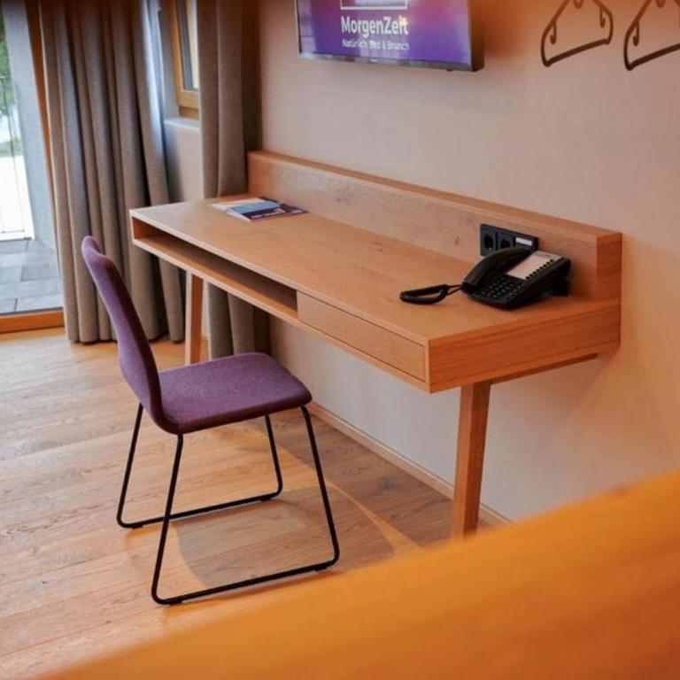 Wellness und Brunch Hotel MorgenZeit beheizter Naturteich Genuss Frühstück bis 13 Uhr Hochkönig Sommercard - Deluxe Doppelzimmer mit Bergblick - 8