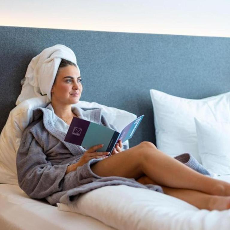 Wellness und Brunch Hotel MorgenZeit beheizter Naturteich Genuss Frühstück bis 13 Uhr Hochkönig Sommercard - Superior Doppelzimmer mit Balkon - 2