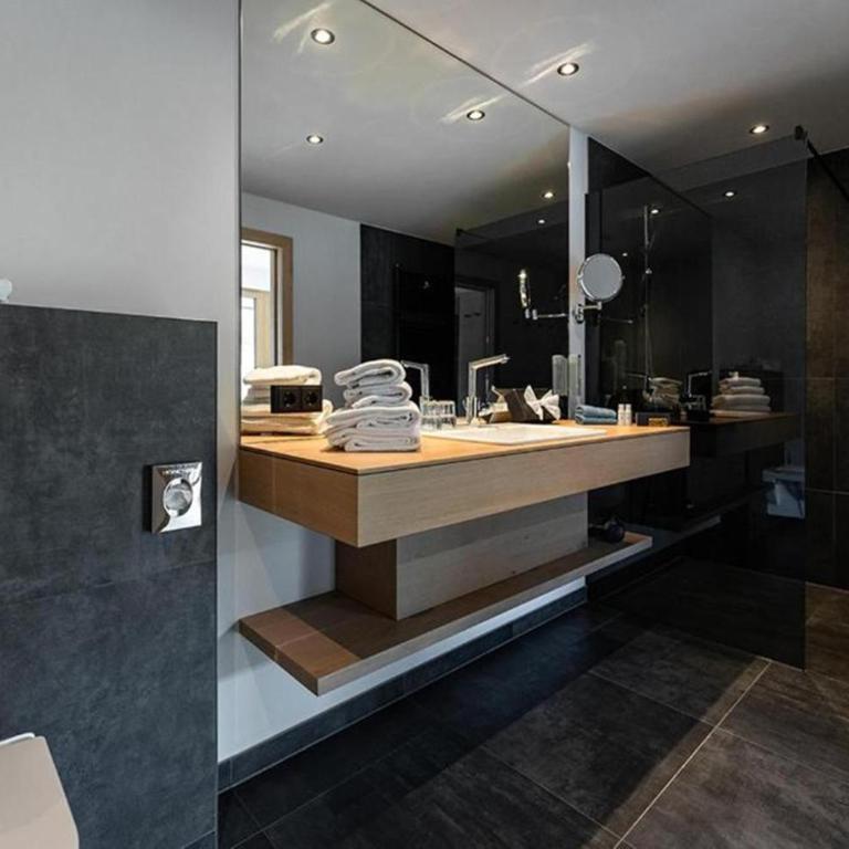 Wellness und Brunch Hotel MorgenZeit beheizter Naturteich Genuss Frühstück bis 13 Uhr Hochkönig Sommercard - Superior Doppelzimmer mit Balkon - 6