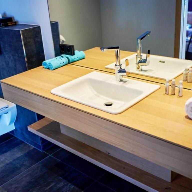Wellness und Brunch Hotel MorgenZeit beheizter Naturteich Genuss Frühstück bis 13 Uhr Hochkönig Sommercard - Superior Doppelzimmer mit Balkon - 7