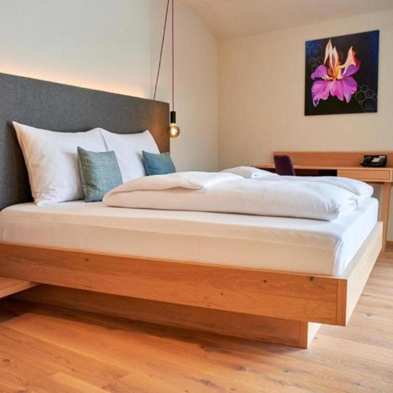 Wellness und Brunch Hotel MorgenZeit beheizter Naturteich Genuss Frühstück bis 13 Uhr Hochkönig Sommercard - Superior Doppelzimmer mit Balkon - 8