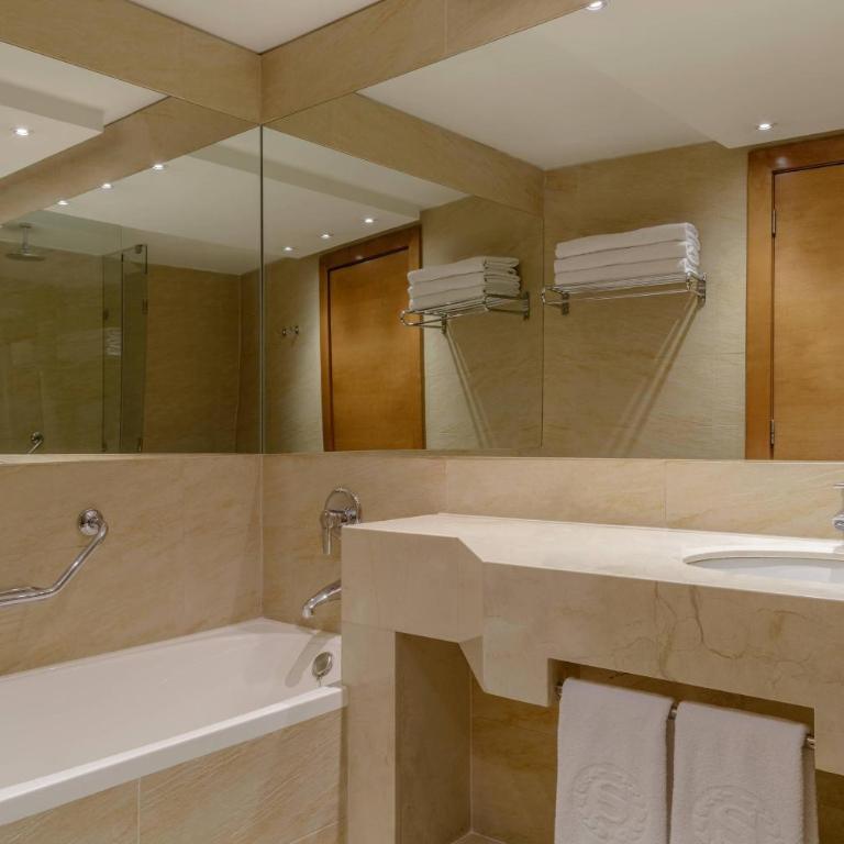 Sheraton Miramar Hotel & Convention Center - Habitación Clásica con balcón y vistas al océano - 1 cama grande - 3