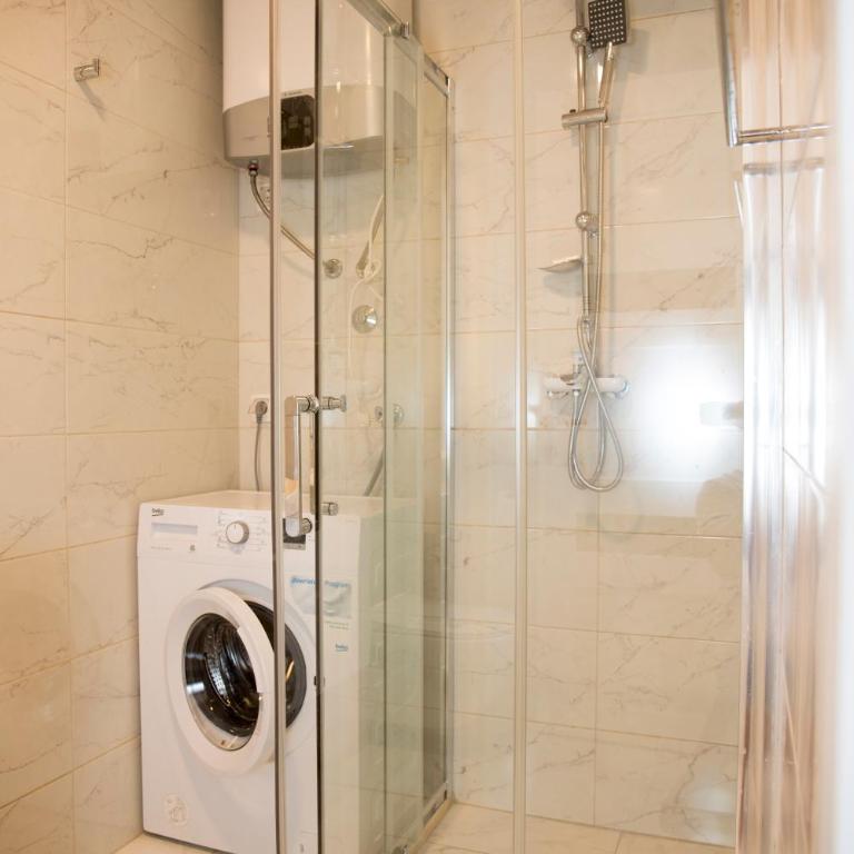 Kovac Riverfront Apartments - Studio with Balcony - 8