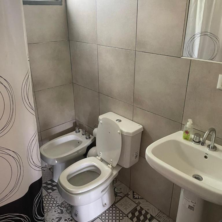 Hermosa Casa con Pileta Compartida a Dos Cuadras del Río - Casa de 3 dormitorios - 10