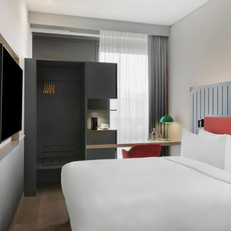 The Passenger, a Tribute Portfolio Hotel - Deluxe Zimmer mit Kingsize-Bett und Blick auf den Innenhof - 11