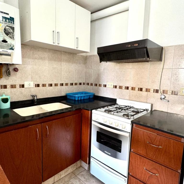 Duplex en Villa Carlos Paz con cochera, aire y WIFI en zona céntrica - Apartamento de 2 dormitorios - 7