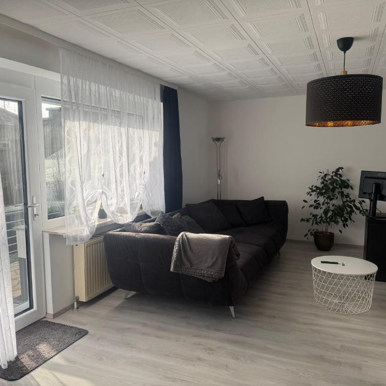 Schöne Wohnung in grüner Lage mit Fitnessgerät - Apartment mit 1 Schlafzimmer - 1