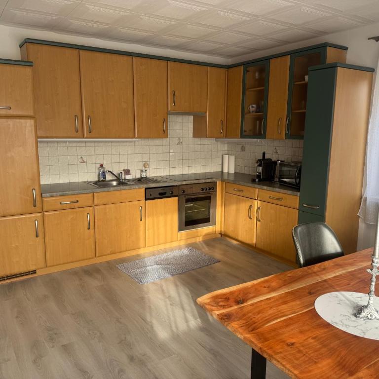 Schöne Wohnung in grüner Lage mit Fitnessgerät - Apartment mit 1 Schlafzimmer - 11