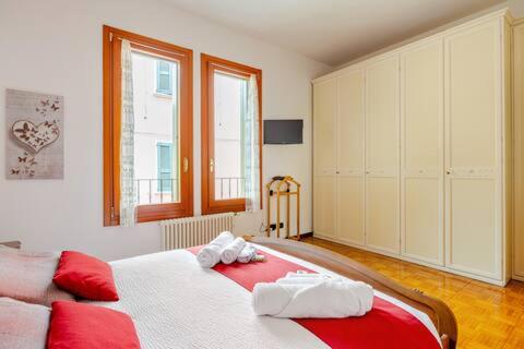 Centro storico con Garage Privato e Aria Condizionata - Appartamento con 2 Camere da Letto - 11