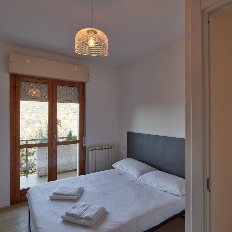 Bilocale moderno in zona tranquilla, parcheggio gratuito con caffè e altri servizi inclusi Non è una camera , ma un appartamento con cucina - Appartamento con 1 Camera da Letto - 1
