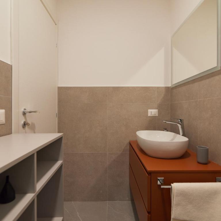 Bilocale moderno in zona tranquilla, parcheggio gratuito con caffè e altri servizi inclusi Non è una camera , ma un appartamento con cucina - Appartamento con 1 Camera da Letto - 20