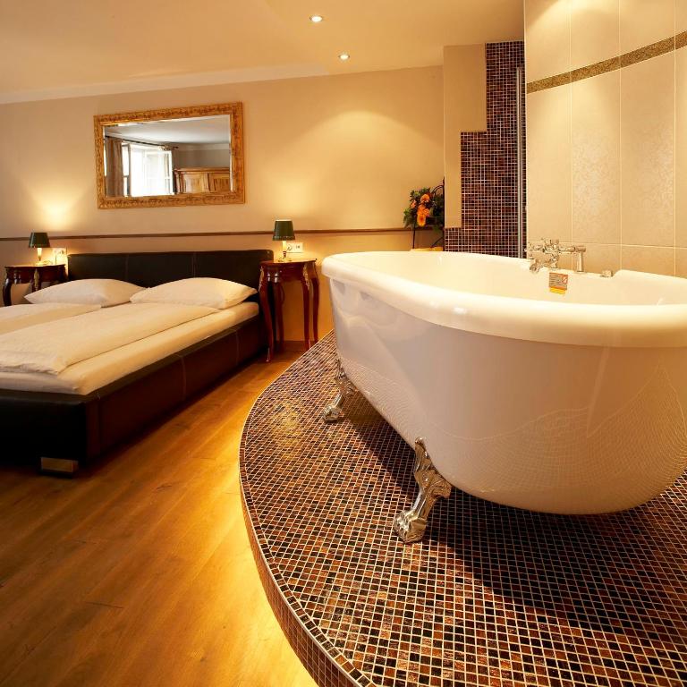 Altstadthotel Kasererbräu - Junior Suite mit Whirlpool - 6