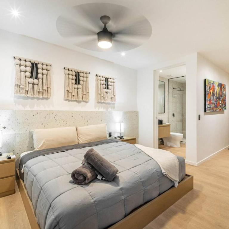 Lux Studio with Rooftop Pool, Walk to Beach and 5th Ave - Apartment - 5