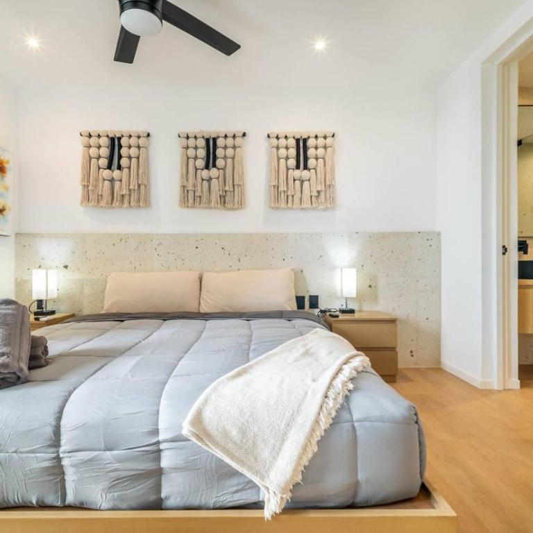 Lux Studio with Rooftop Pool, Walk to Beach and 5th Ave - Apartment - 11