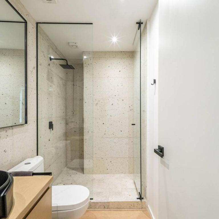 Lux Studio with Rooftop Pool, Walk to Beach and 5th Ave - Apartment - 13