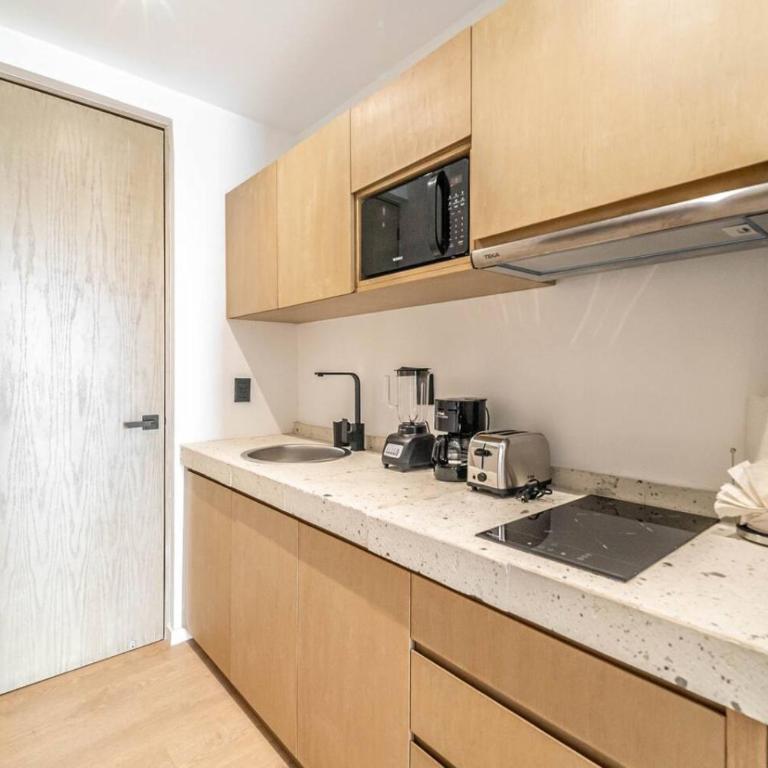 Lux Studio with Rooftop Pool, Walk to Beach and 5th Ave - Apartment - 15