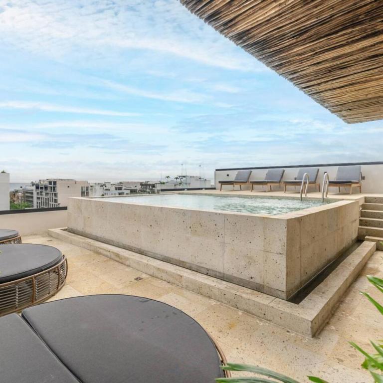 Lux Studio with Rooftop Pool, Walk to Beach and 5th Ave - Apartment - 23