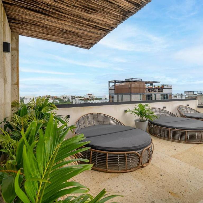 Lux Studio with Rooftop Pool, Walk to Beach and 5th Ave - Apartment - 27