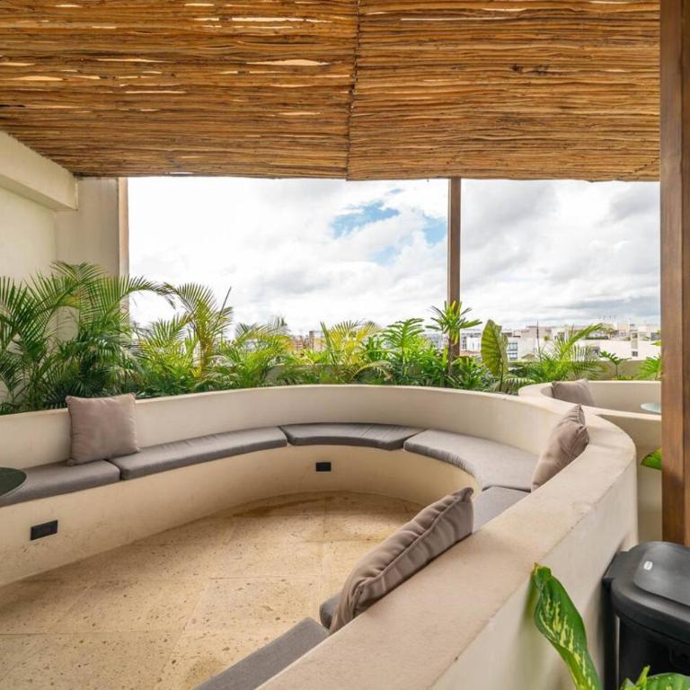 Lux Studio with Rooftop Pool, Walk to Beach and 5th Ave - Apartment - 30