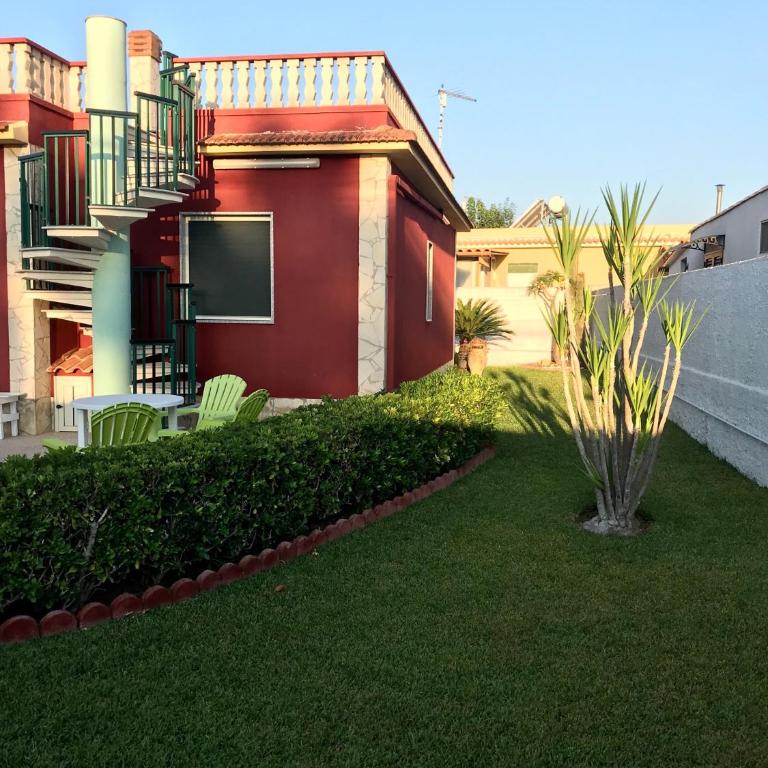 Red house near the sandy beach, parking & wi-fi - Casa con 3 Camere da Letto - 3