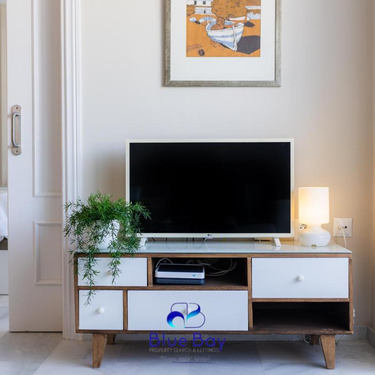 Bliss On The Bay Apartment - One-Bedroom Apartment - 5