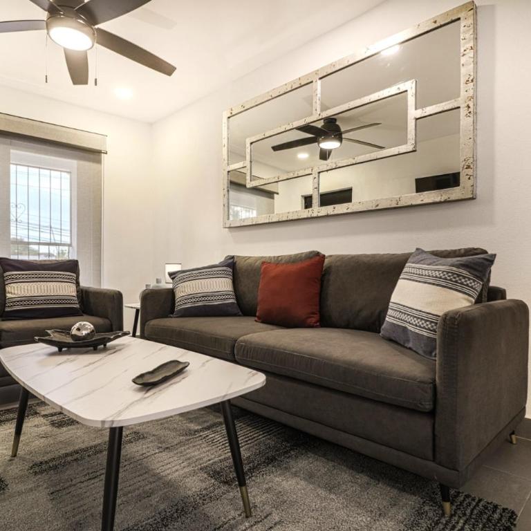 Modern Stadium Bungalow - Two-Bedroom Apartment - 10