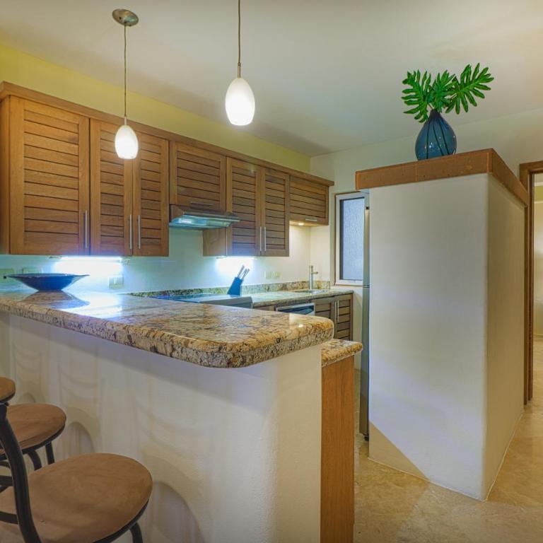 Pueblo Beach - Half a block from the beach - One-Bedroom Apartment - 2