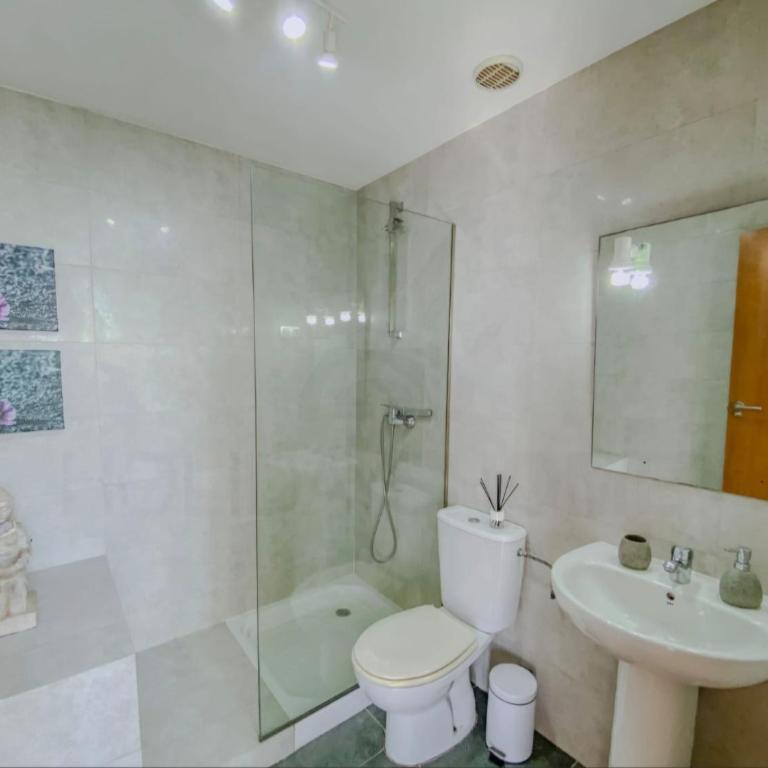 Paraiso del Mar - Three-Bedroom House - 11