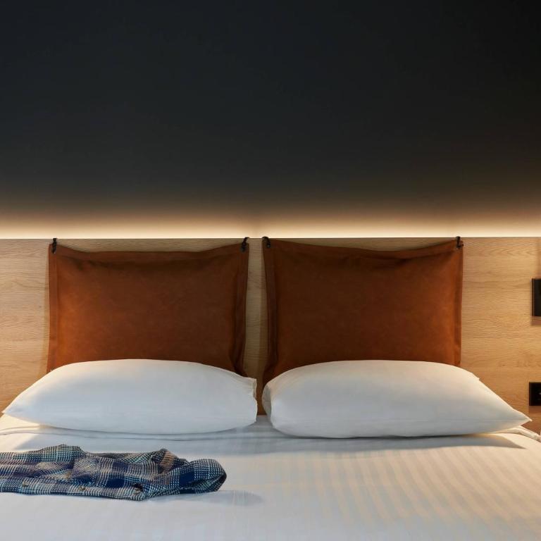 Moxy Antibes Sophia Antipolis - Moxy Queen Room with Pool Access and Terrace - 3