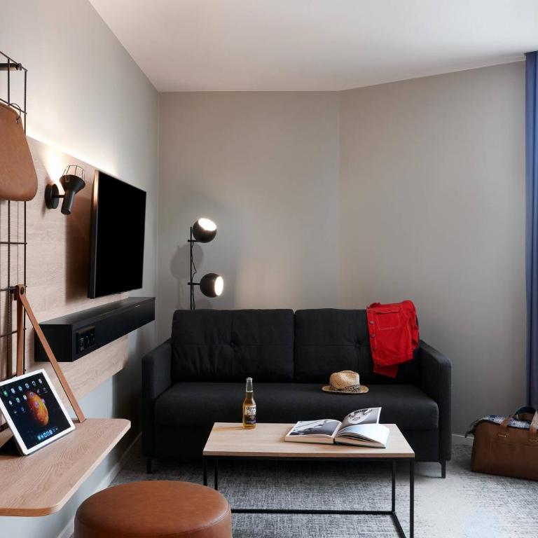 Moxy Antibes Sophia Antipolis - Moxy Extra Sleeper XL Queen Room with Sofa Bed - 2