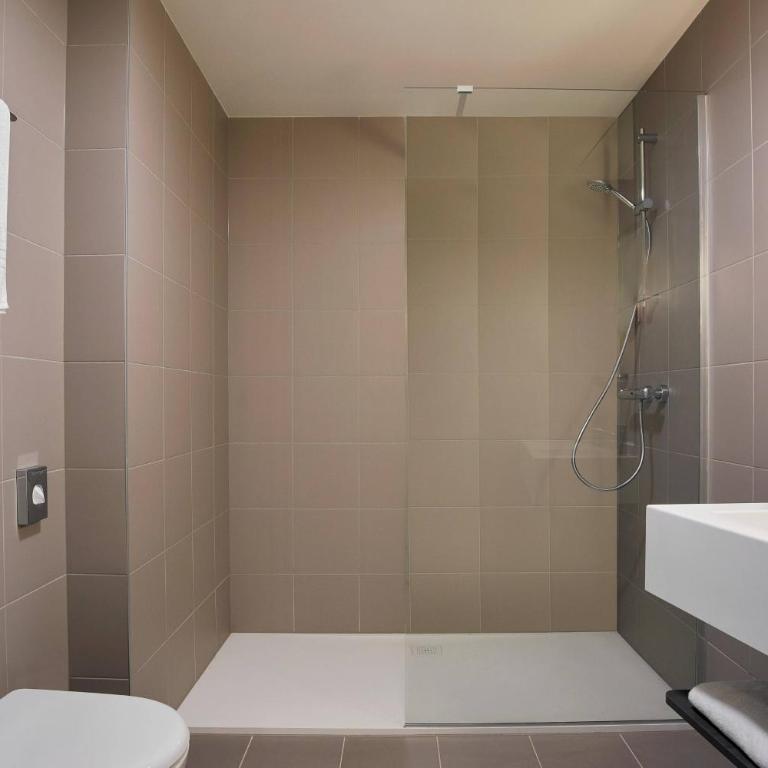 Moxy Antibes Sophia Antipolis - Moxy Queen Room with Pool Access and Terrace - 8