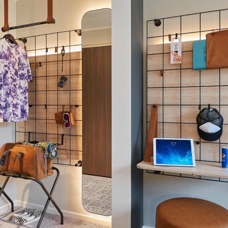 Moxy Antibes Sophia Antipolis - Moxy Queen Room with Pool Access and Terrace - 6