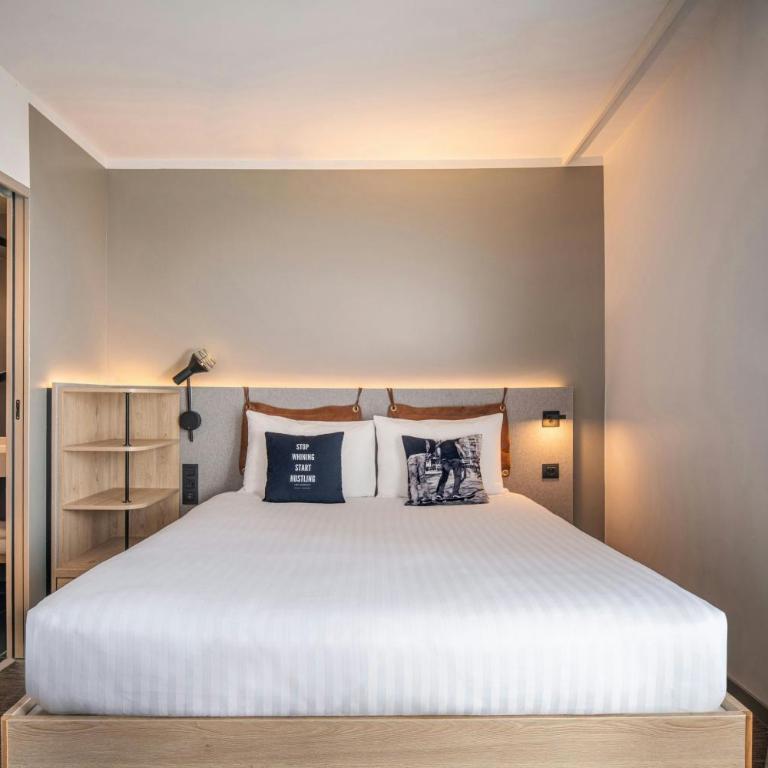 Moxy Bordeaux - Chambre Lit Queen-Size Moxy Mega Sleeper avec Canapé-Lit - 2