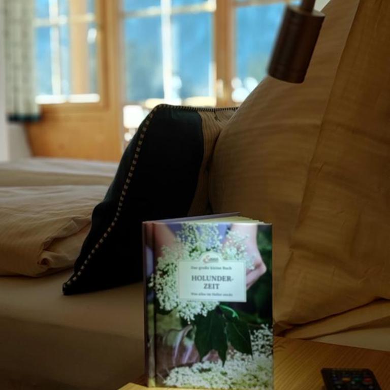 Haus Hirschpoint - Doppelzimmer mit Seeblick - 8