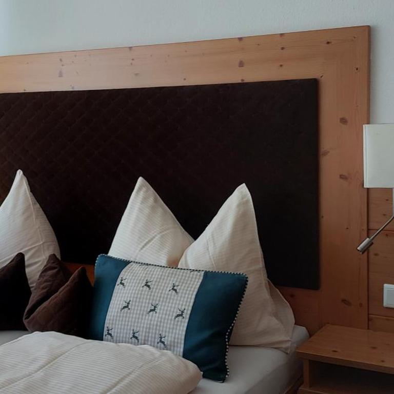 Haus Hirschpoint - Doppelzimmer mit Seeblick - 9