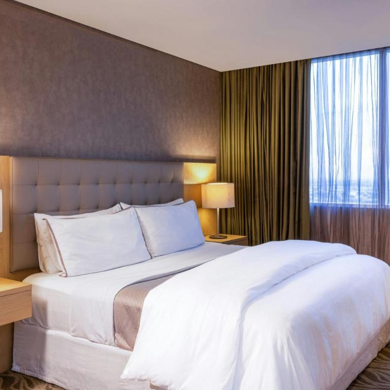 The Westin Guadalajara - Suite Junior Master de 1 dormitorio con vistas a la ciudad - 1 cama extragrande - 2