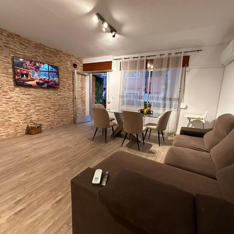 Happy Hideaway - Three-Bedroom Apartment - 5