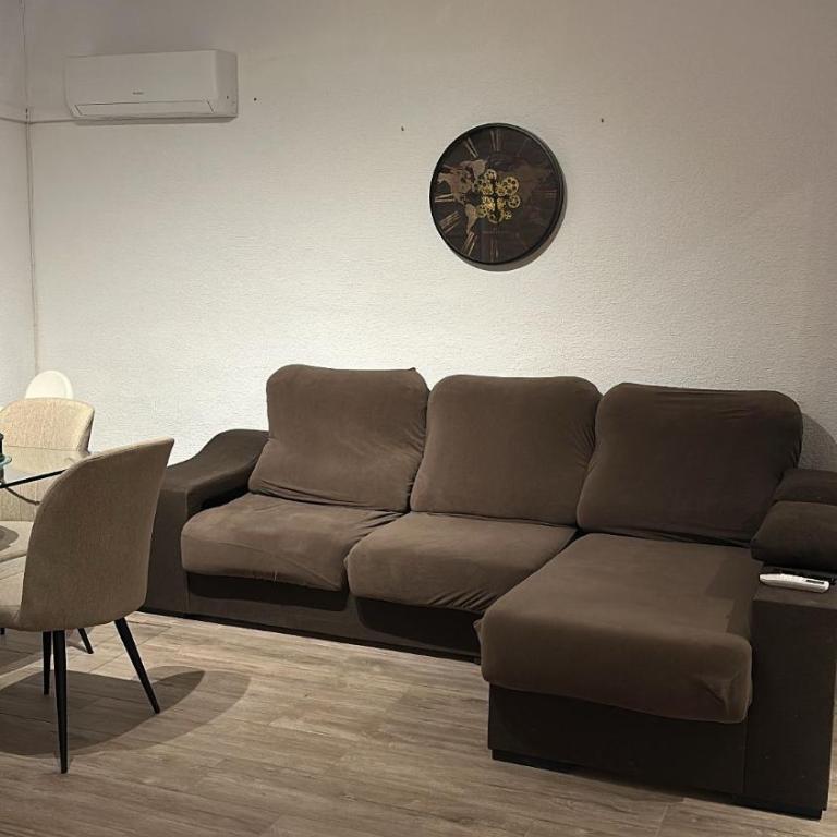 Happy Hideaway - Three-Bedroom Apartment - 7