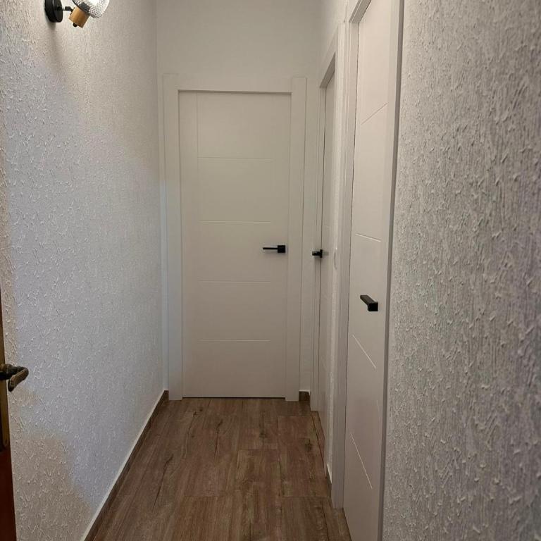 Happy Hideaway - Three-Bedroom Apartment - 9