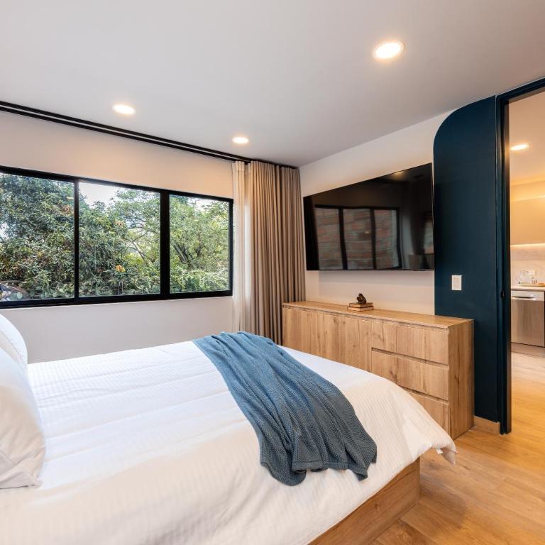 StrataSix Hotel - One-Bedroom Standard Apartment - 11