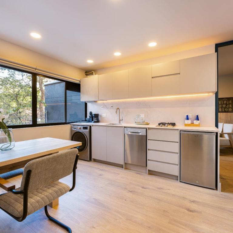 StrataSix Hotel - One-Bedroom Standard Apartment - 4