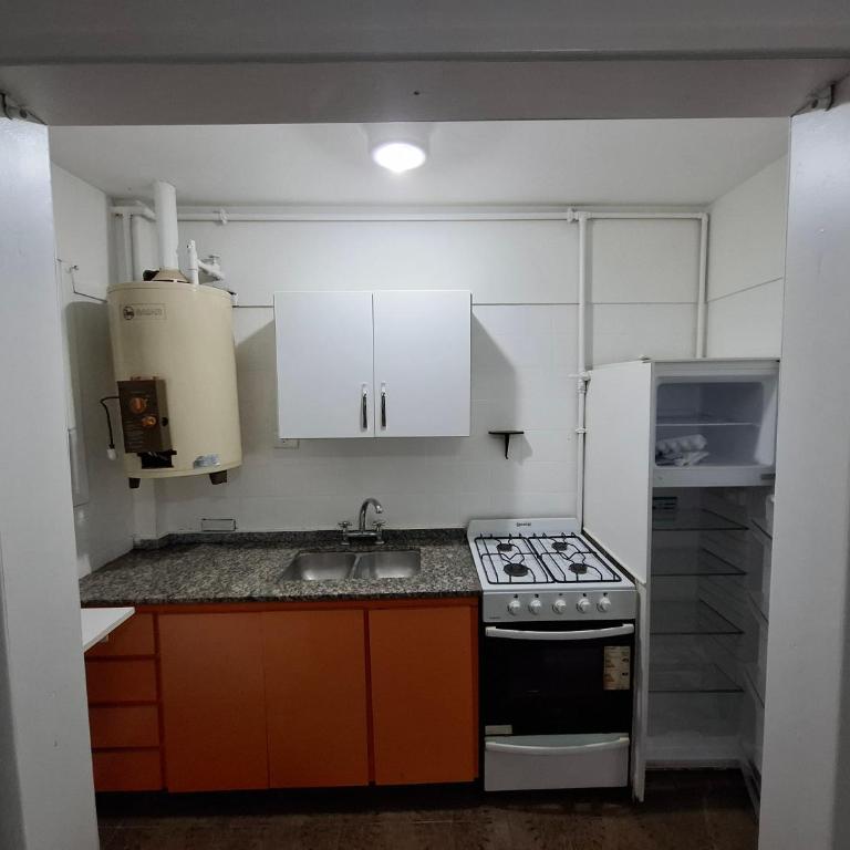 Departamento de 2 ambientes con patio y cochera privada dentro del edificio, a 2 cuadras del mar - Apartamento de 1 dormitorio - 4